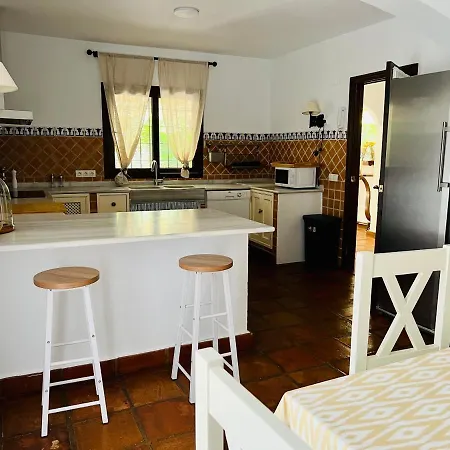 Aljaral, Espectacular,piscina,chimenea, Climatizacion, Wifi * قرطبة