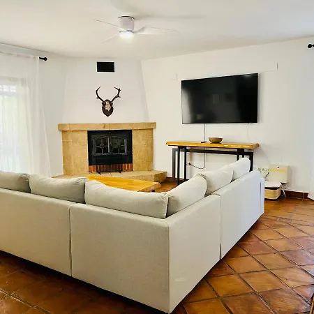 بيت للعطل Aljaral, Espectacular,piscina,chimenea, Climatizacion, Wifi *